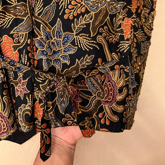 Summit Hill Unisex Floral & Bird Print Embellished Vest - Picture 15 of 16